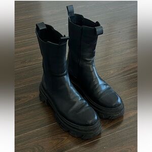 Ateliers black leather boots